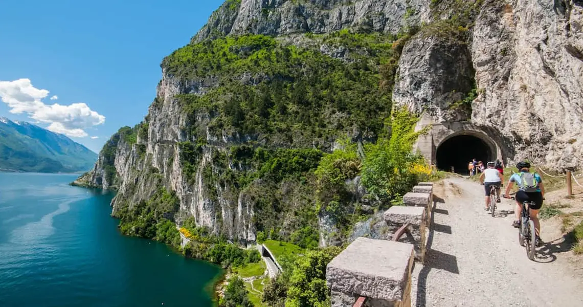 Esplora le Meraviglie del Lago di Garda: Sentiero del Ponale, Santuario Madonna della Corona e Tour in Bici